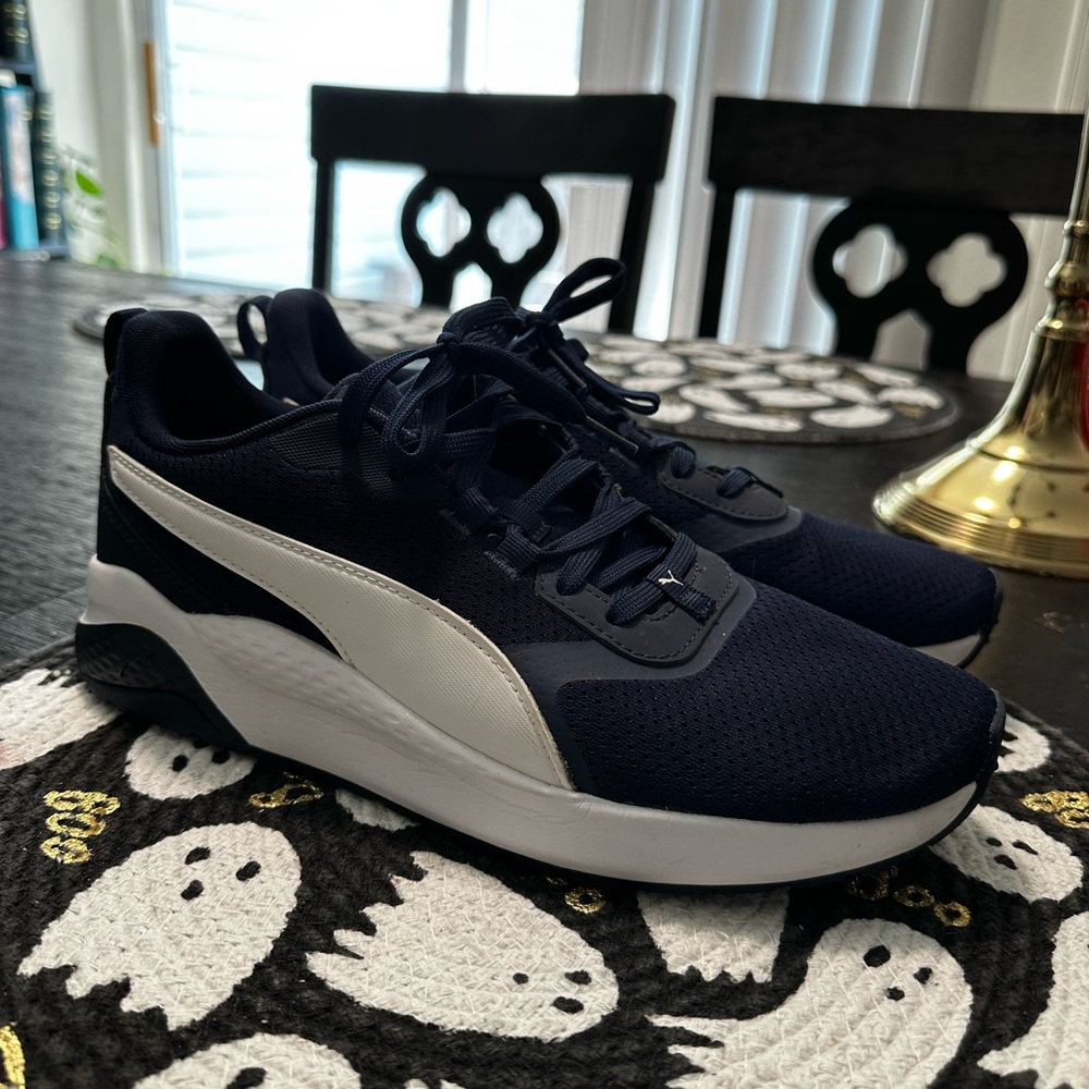 Puma Men's Dark Blue and White Sneakers (like new, worn twice)
